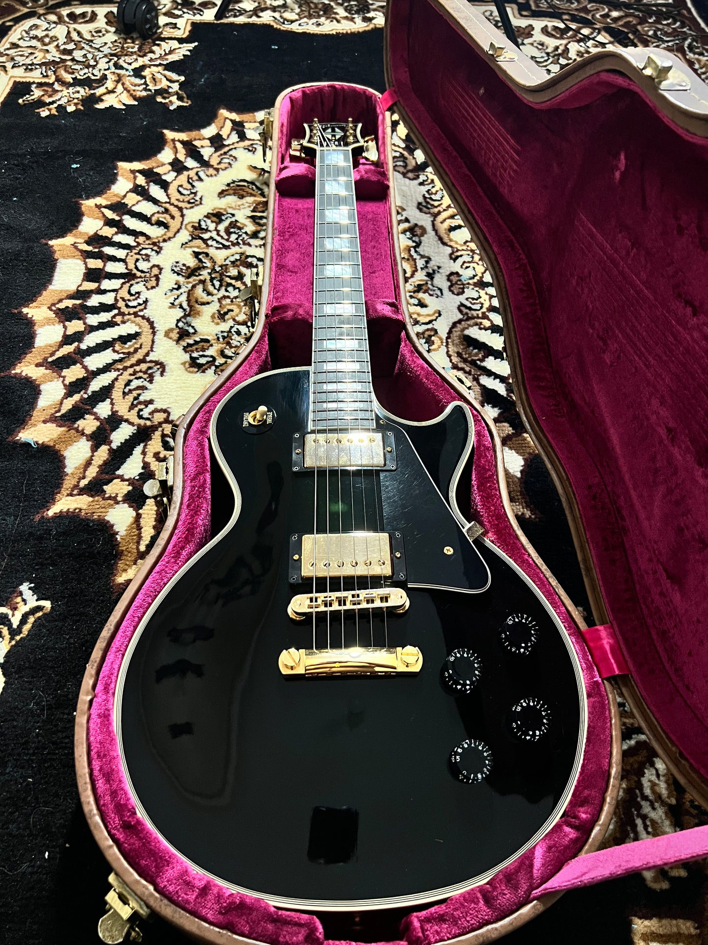 Gibson Black Beauty