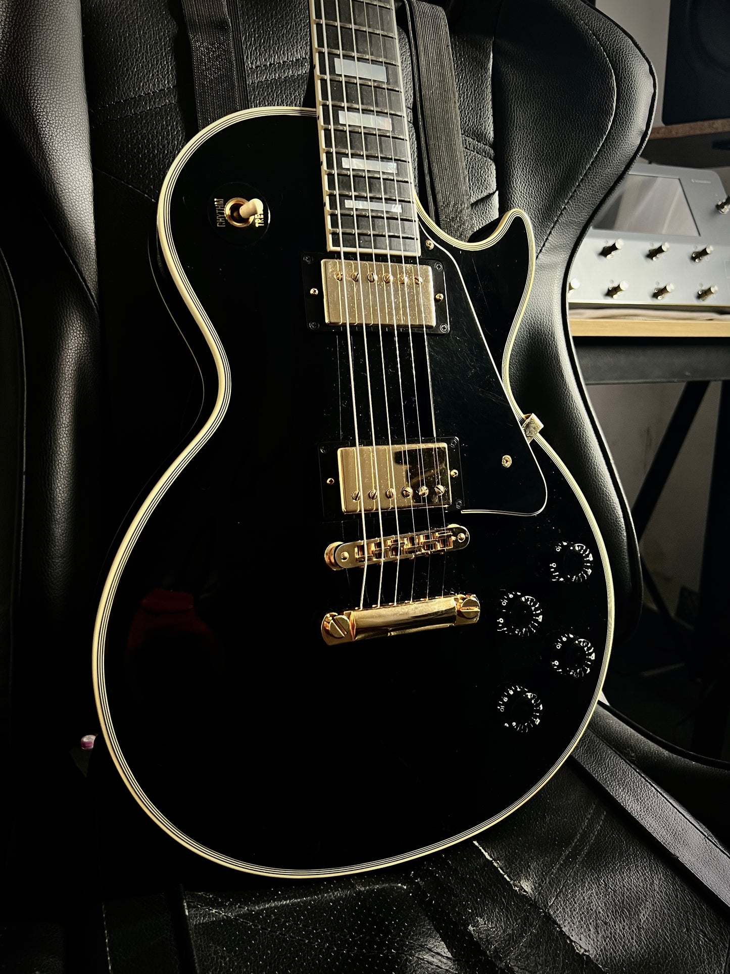 Gibson Black Beauty